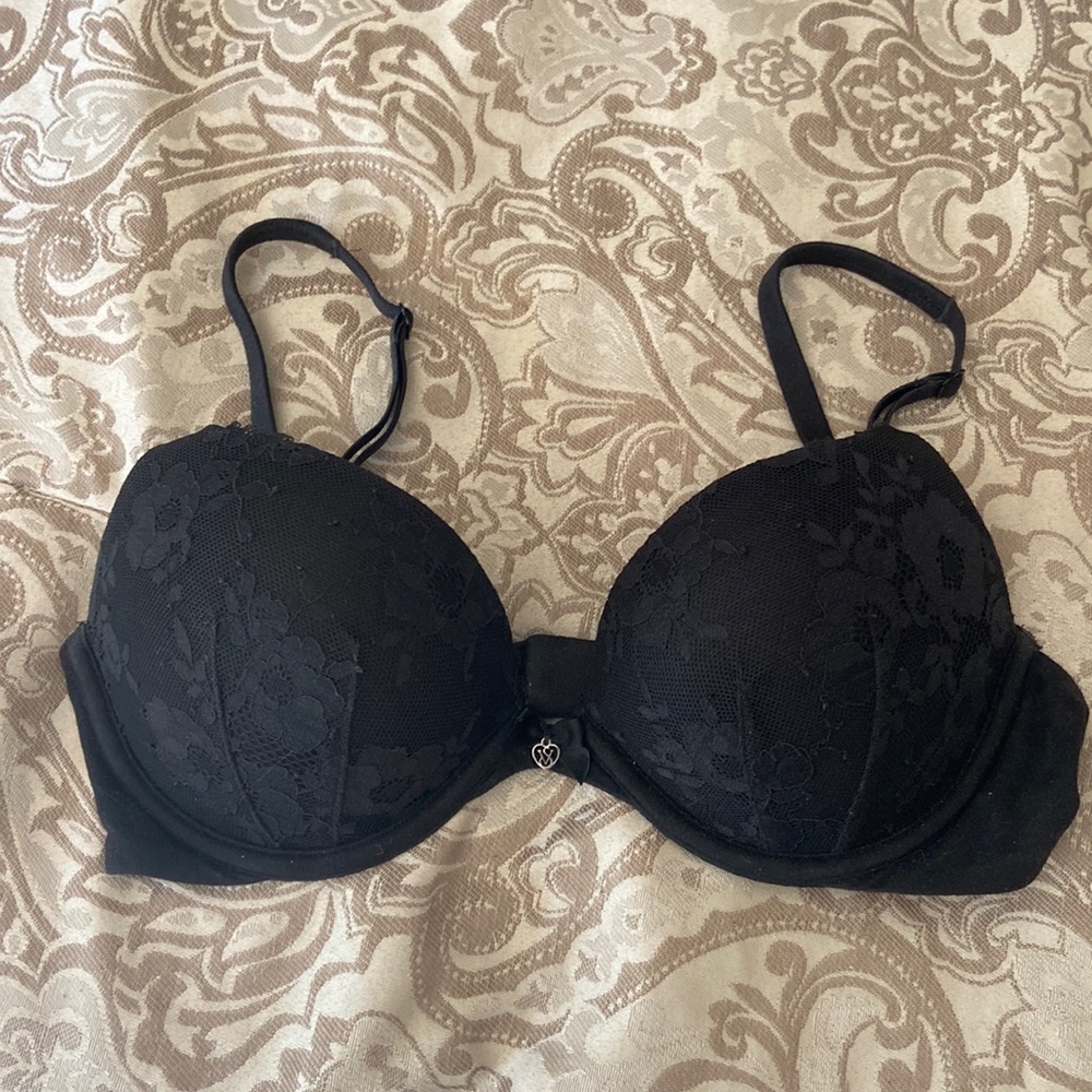 Victoria’s Secret body by Victoria push-up pigeonnaut 32D